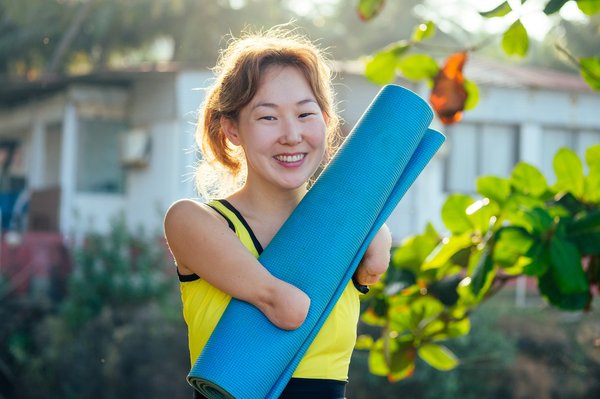 Théo curin : son parcours inspirant, de la natation à "plus belle la vie